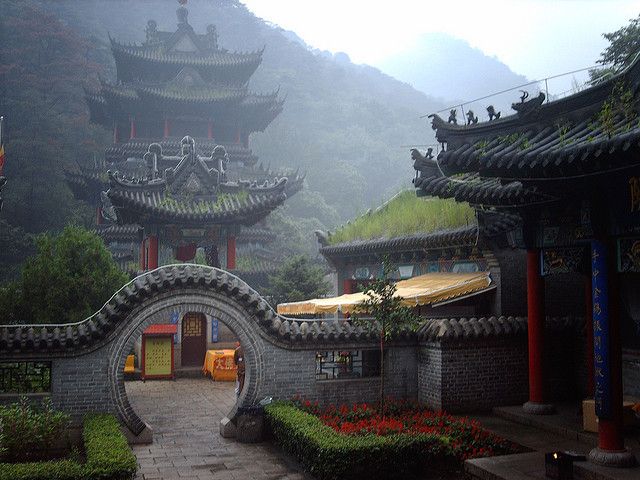 https://mdw-travel-data-us-east-1.s3.amazonaws.com/img/country/China/Mount-Qianshan/img_03.jpg