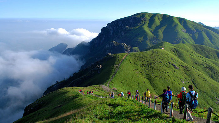 https://mdw-travel-data-us-east-1.s3.amazonaws.com/img/country/China/Mount-Wugongshan/img_03.jpg