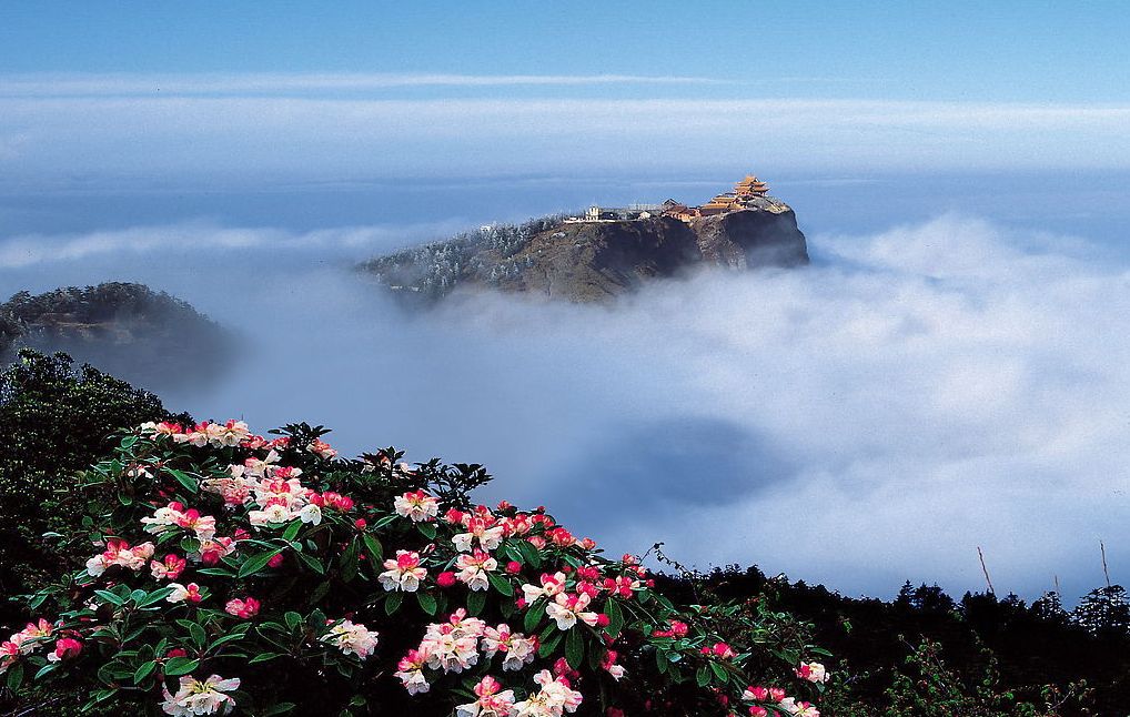 https://mdw-travel-data-us-east-1.s3.amazonaws.com/img/country/China/Mt-Emei/img_01.jpg