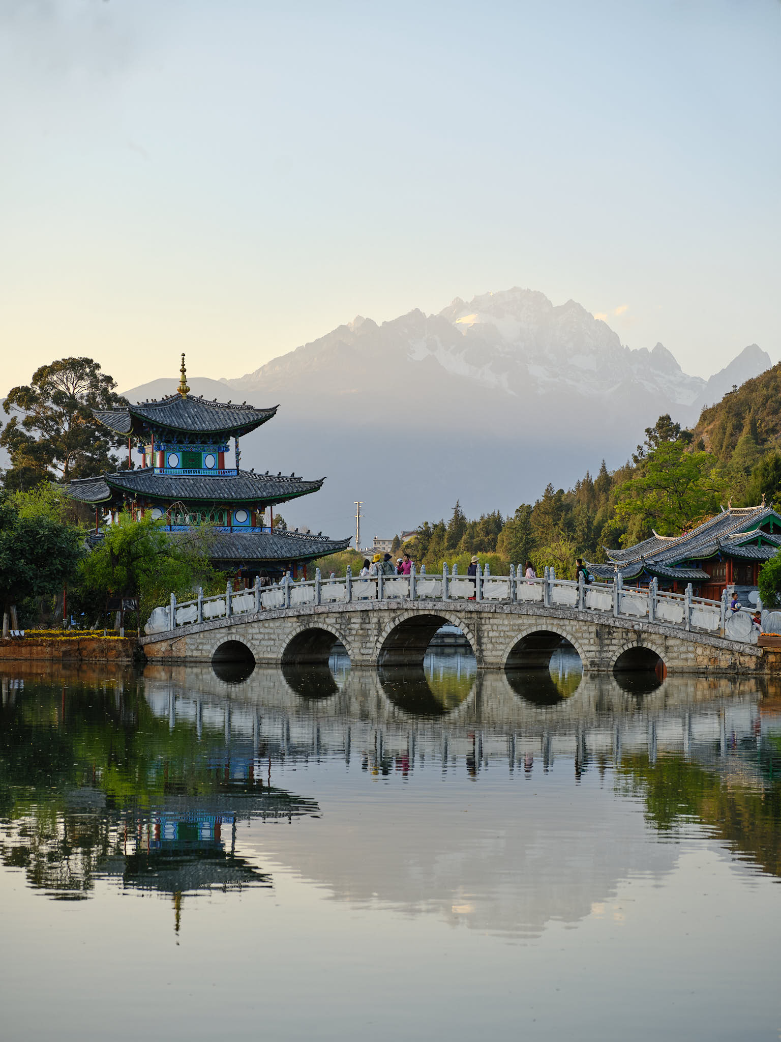 https://mdw-travel-data-us-east-1.s3.amazonaws.com/img/country/China/Mufu-Palace/img_03.jpg