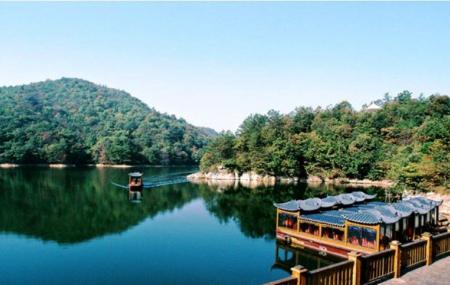 https://mdw-travel-data-us-east-1.s3.amazonaws.com/img/country/China/Mulan-Heaven-Pool/img_01.jpg