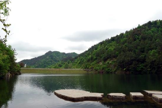 https://mdw-travel-data-us-east-1.s3.amazonaws.com/img/country/China/Mulan-Heaven-Pool/img_02.jpg