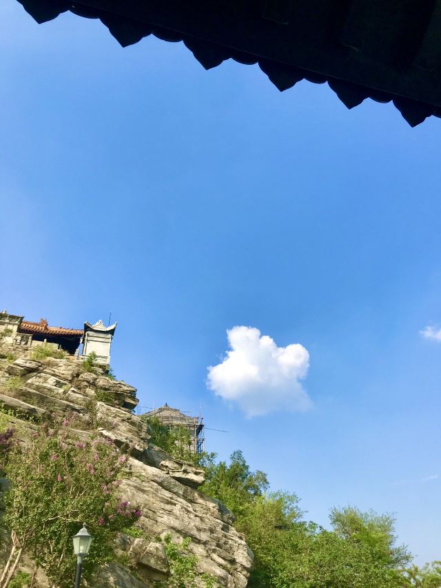 https://mdw-travel-data-us-east-1.s3.amazonaws.com/img/country/China/Mulanshan-Scenic-Area/img_02.jpg
