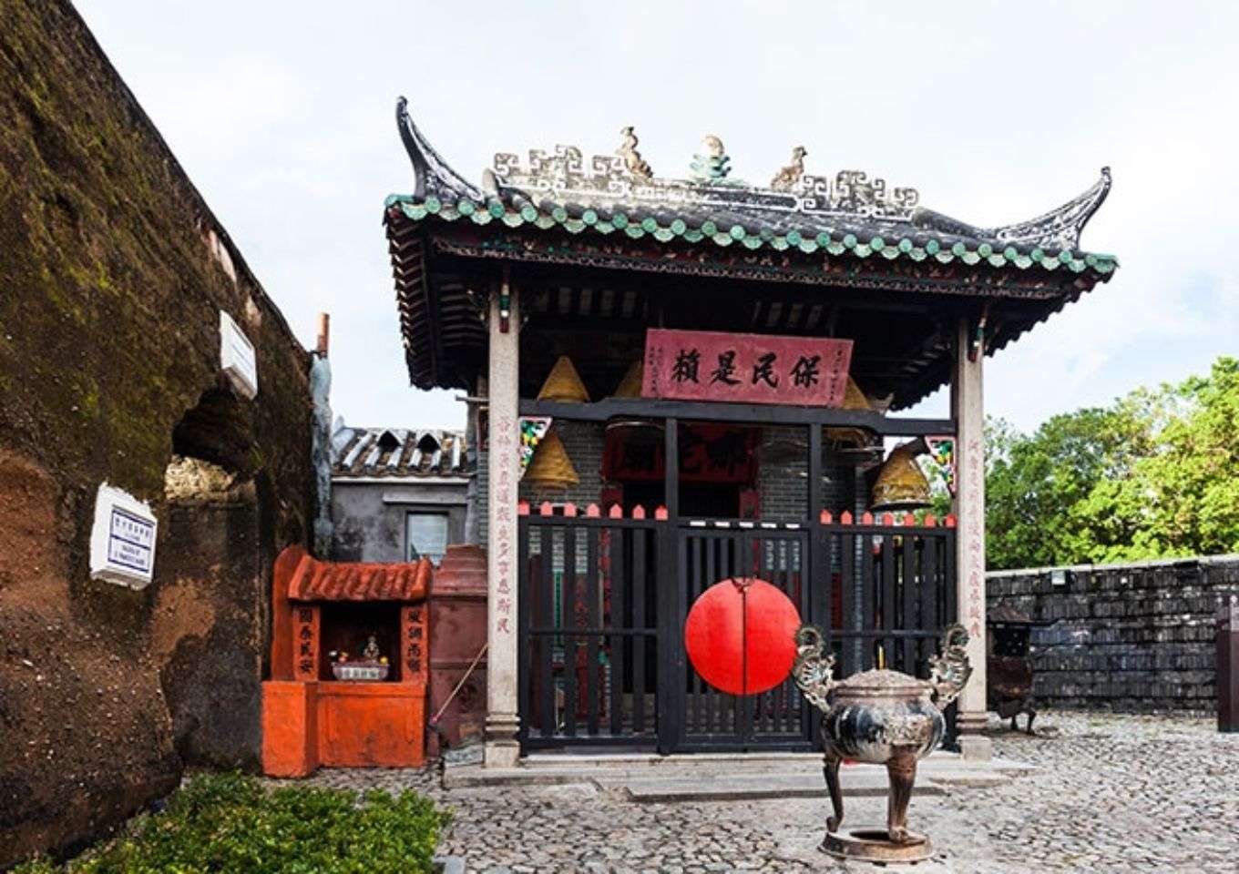 https://mdw-travel-data-us-east-1.s3.amazonaws.com/img/country/China/Na-Tcha-Temple/img_04.jpg