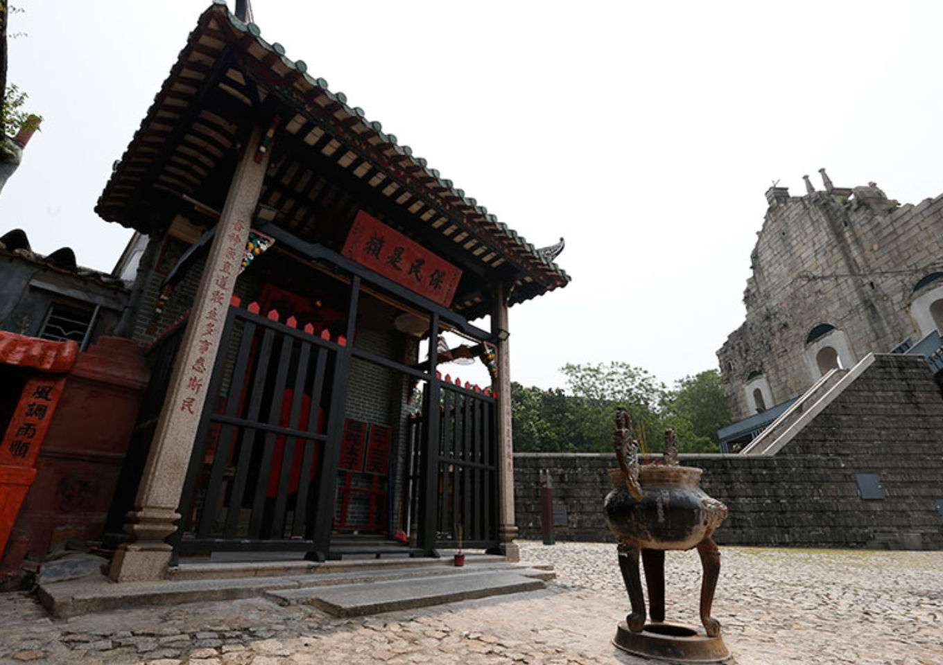 https://mdw-travel-data-us-east-1.s3.amazonaws.com/img/country/China/Na-Tcha-Temple/img_05.jpg