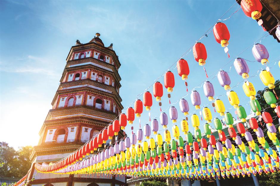 https://mdw-travel-data-us-east-1.s3.amazonaws.com/img/country/China/Nanhai-Temple/img_03.jpg