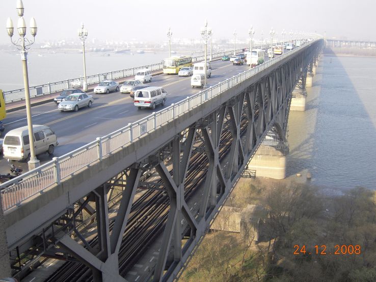 https://mdw-travel-data-us-east-1.s3.amazonaws.com/img/country/China/Nanjing-Yangtze-River-Bridge/img_04.jpg