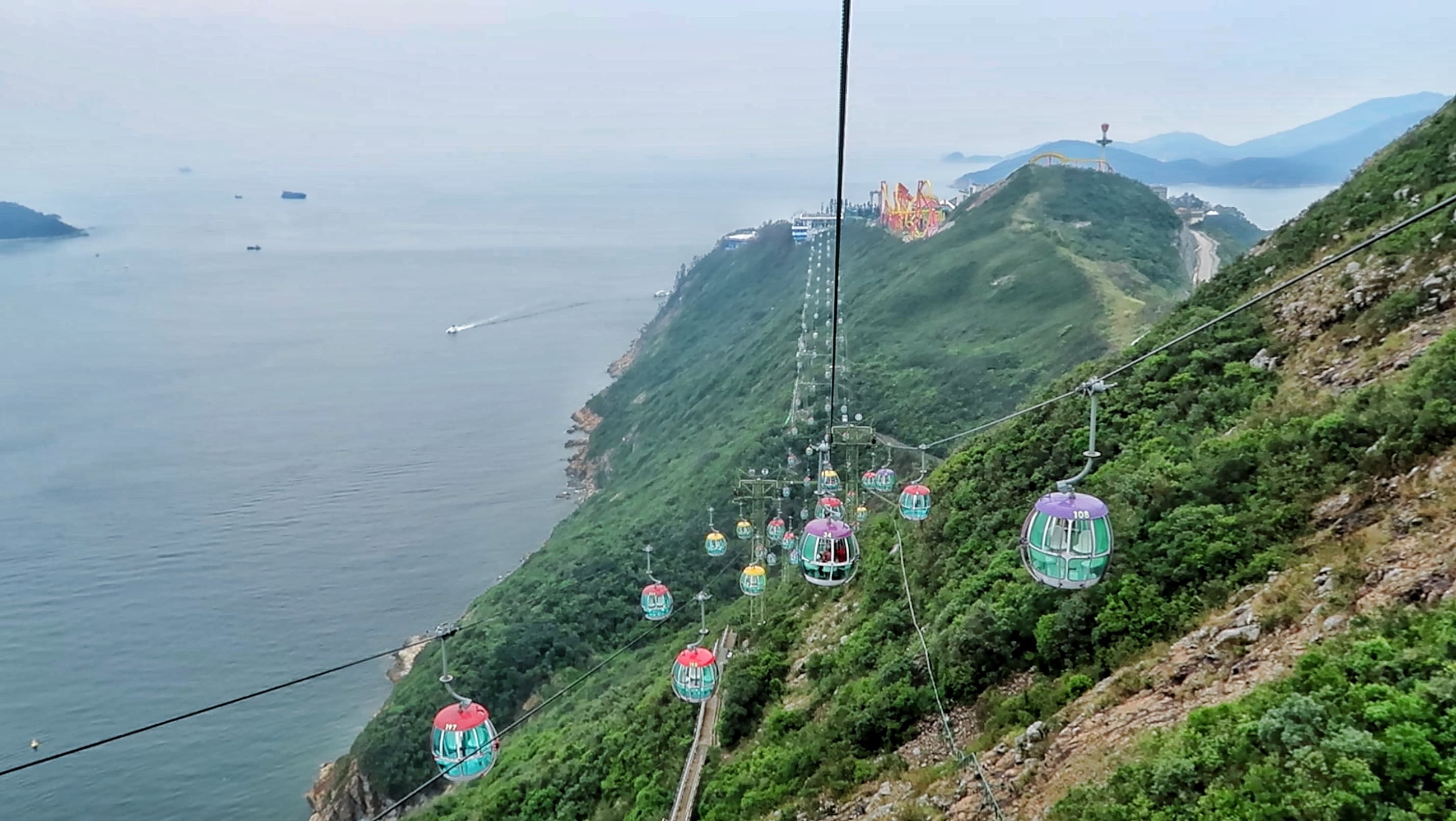 https://mdw-travel-data-us-east-1.s3.amazonaws.com/img/country/China/Ocean-Park-Hong-Kong/img_01.jpg