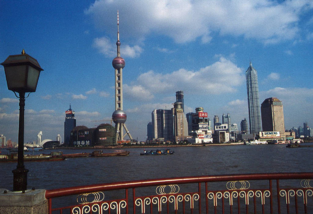 https://mdw-travel-data-us-east-1.s3.amazonaws.com/img/country/China/Oriental-Pearl-Tower/img_02.jpg