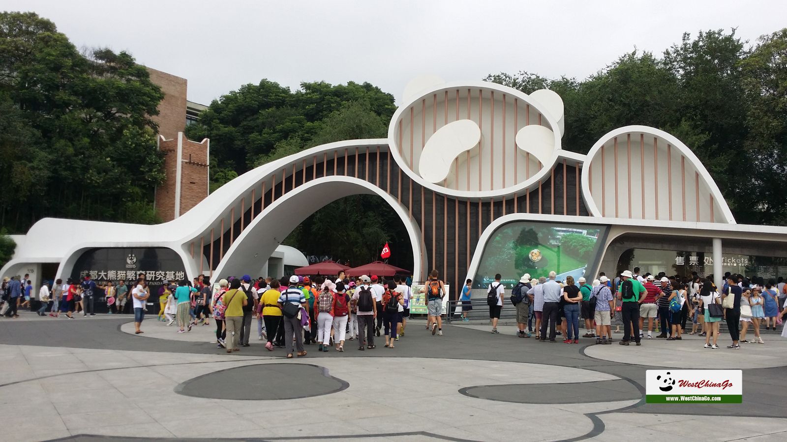 https://mdw-travel-data-us-east-1.s3.amazonaws.com/img/country/China/Panda-Base-Research-Center/img_01.jpg
