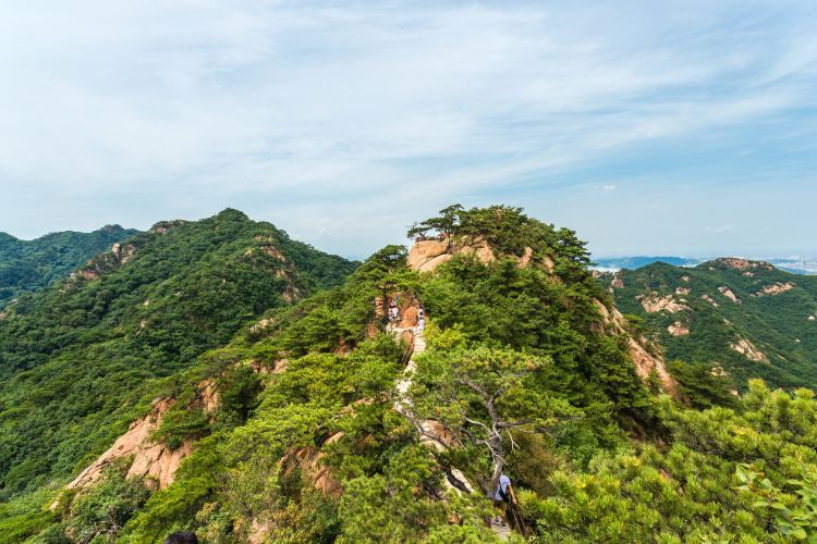 https://mdw-travel-data-us-east-1.s3.amazonaws.com/img/country/China/Qian-Mountain-Scenic-Area/img_01.jpg