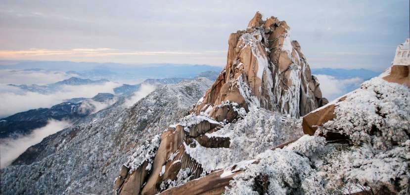 https://mdw-travel-data-us-east-1.s3.amazonaws.com/img/country/China/Qian-Mountain-Scenic-Area/img_02.jpg