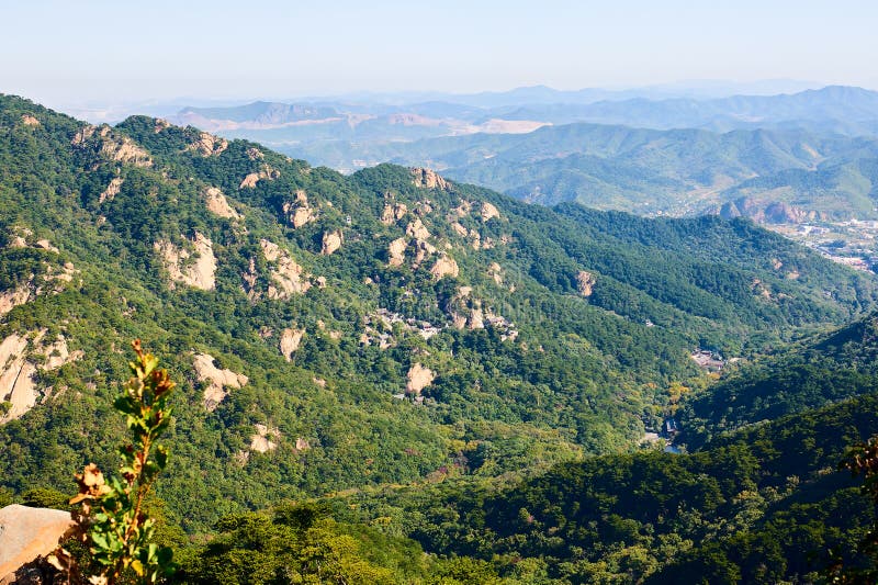 https://mdw-travel-data-us-east-1.s3.amazonaws.com/img/country/China/Qian-Mountain-Scenic-Area/img_03.jpg