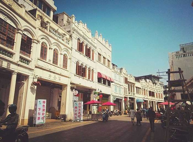 https://mdw-travel-data-us-east-1.s3.amazonaws.com/img/country/China/Qilou-Old-Street/img_01.jpg