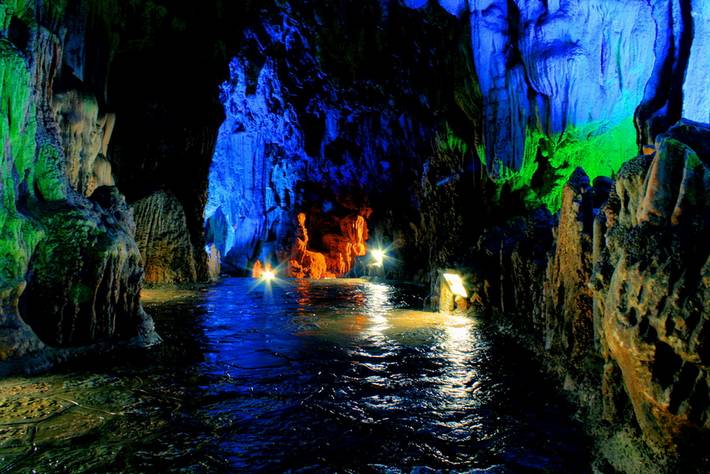 https://mdw-travel-data-us-east-1.s3.amazonaws.com/img/country/China/Reed-Flute-Cave/img_02.jpg