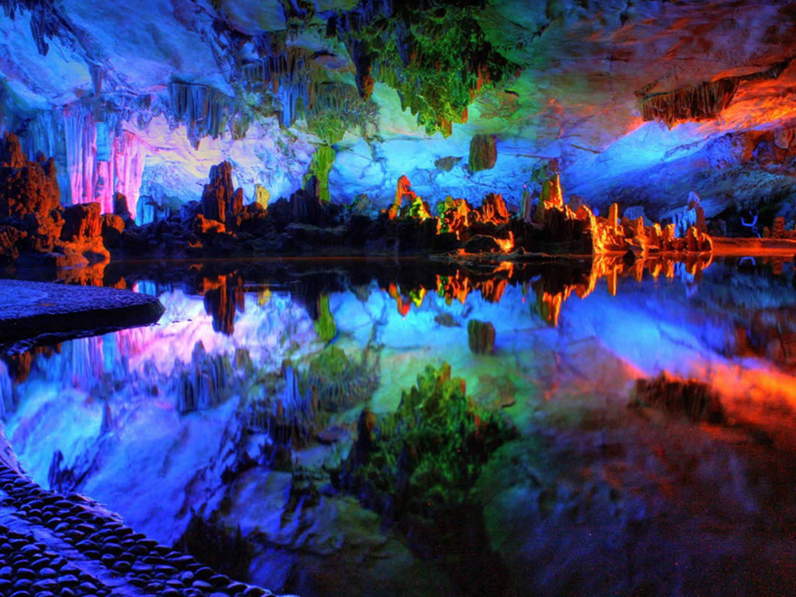 https://mdw-travel-data-us-east-1.s3.amazonaws.com/img/country/China/Reed-Flute-Cave/img_04.jpg