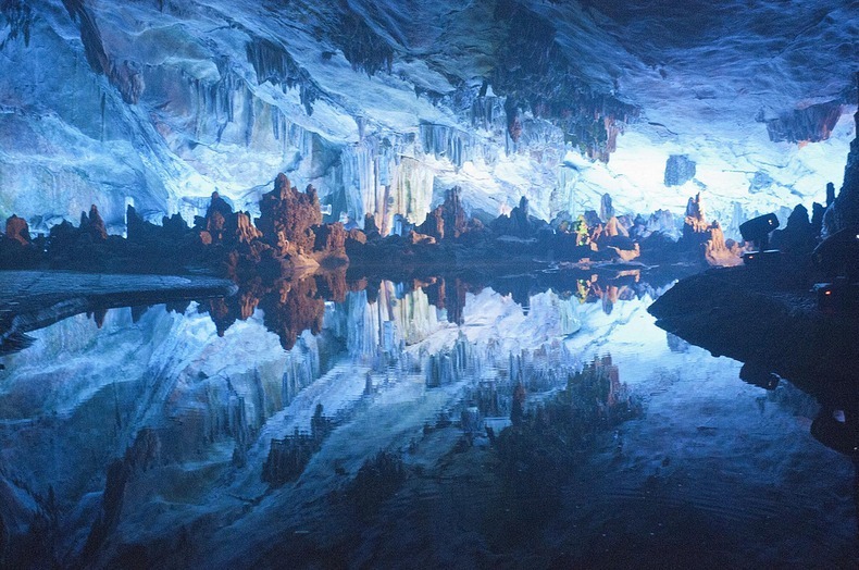 https://mdw-travel-data-us-east-1.s3.amazonaws.com/img/country/China/Reed-Flute-Cave/img_05.jpg