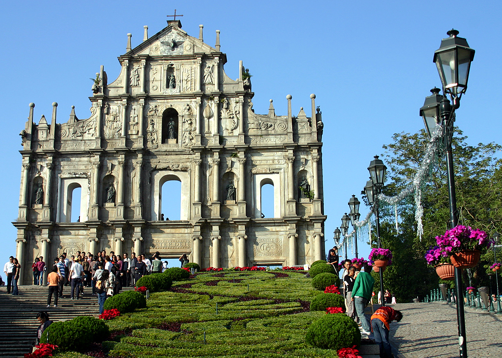 https://mdw-travel-data-us-east-1.s3.amazonaws.com/img/country/China/Ruins-of-St.-Pauls/img_01.jpg