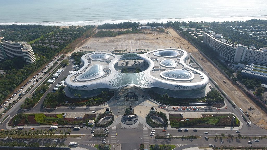 https://mdw-travel-data-us-east-1.s3.amazonaws.com/img/country/China/Sanya-Haitang-Bay-International-Shopping-Center/img_01.jpg