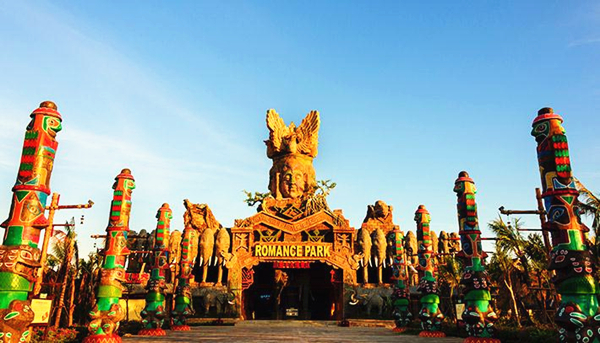 https://mdw-travel-data-us-east-1.s3.amazonaws.com/img/country/China/Sanya-Romance-Park/img_00.jpg