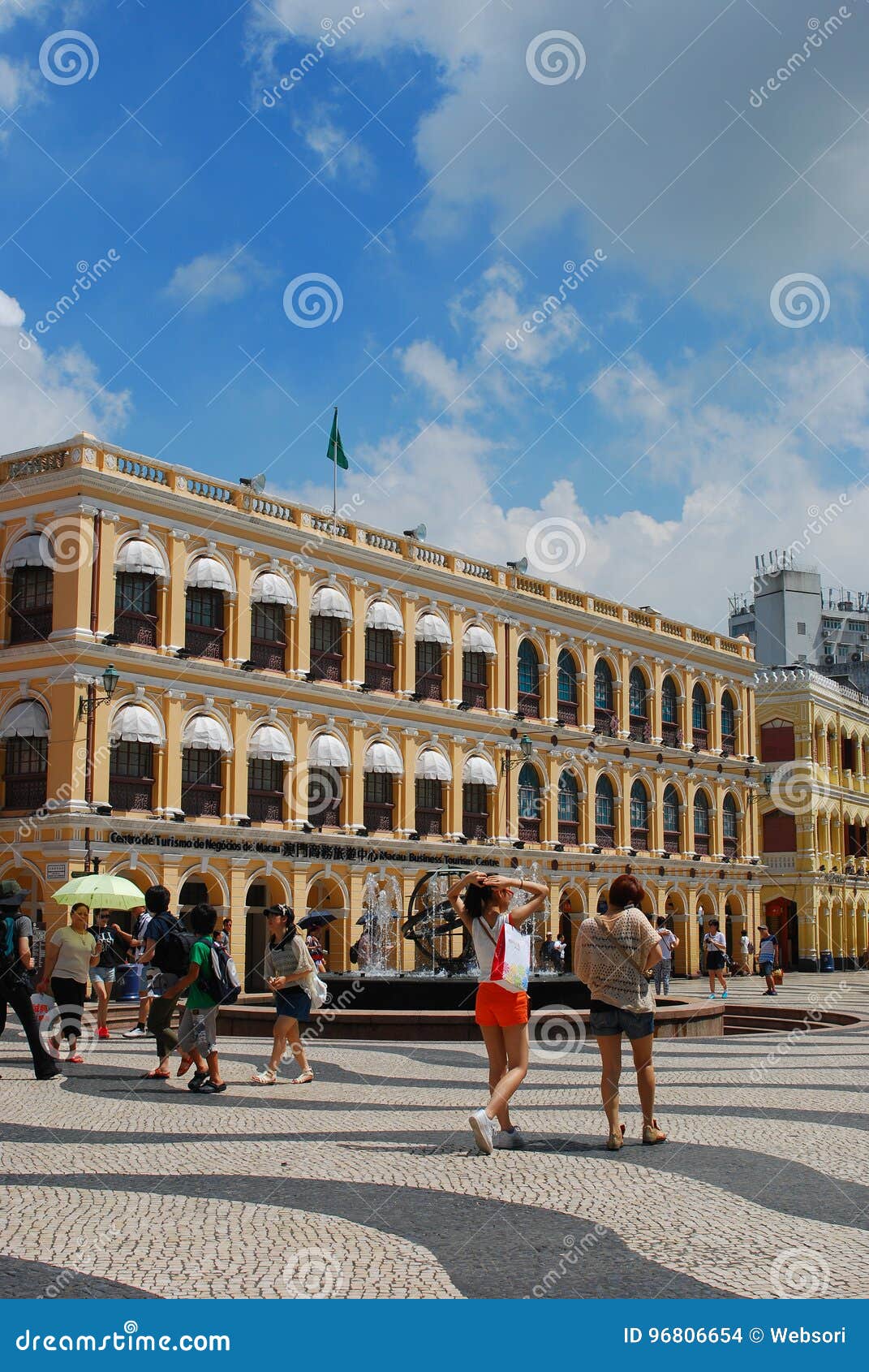 https://mdw-travel-data-us-east-1.s3.amazonaws.com/img/country/China/Senado-Square/img_02.jpg