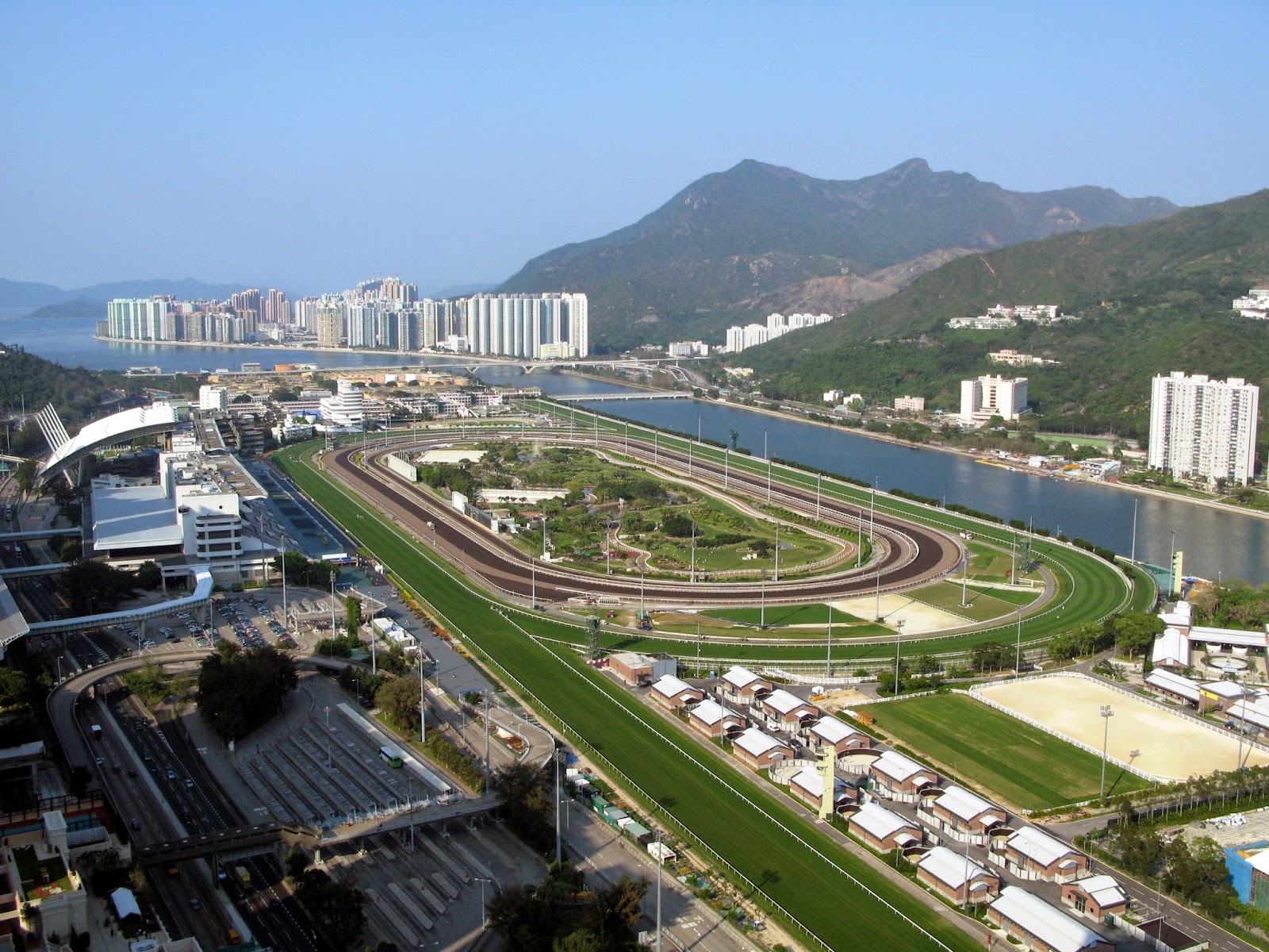 https://mdw-travel-data-us-east-1.s3.amazonaws.com/img/country/China/Sha-Tin-Racecourse/img_02.jpg