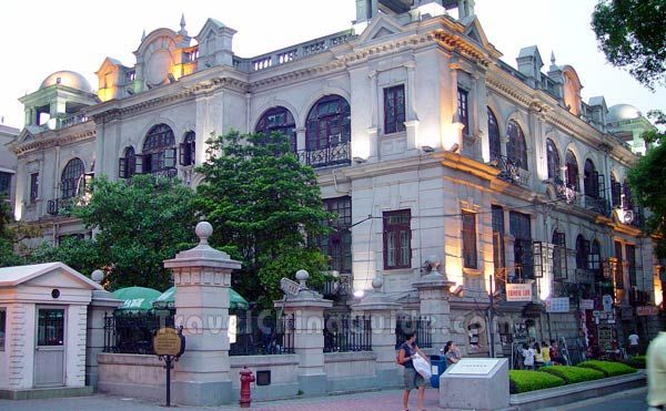 https://mdw-travel-data-us-east-1.s3.amazonaws.com/img/country/China/Shamian-Island/img_03.jpg