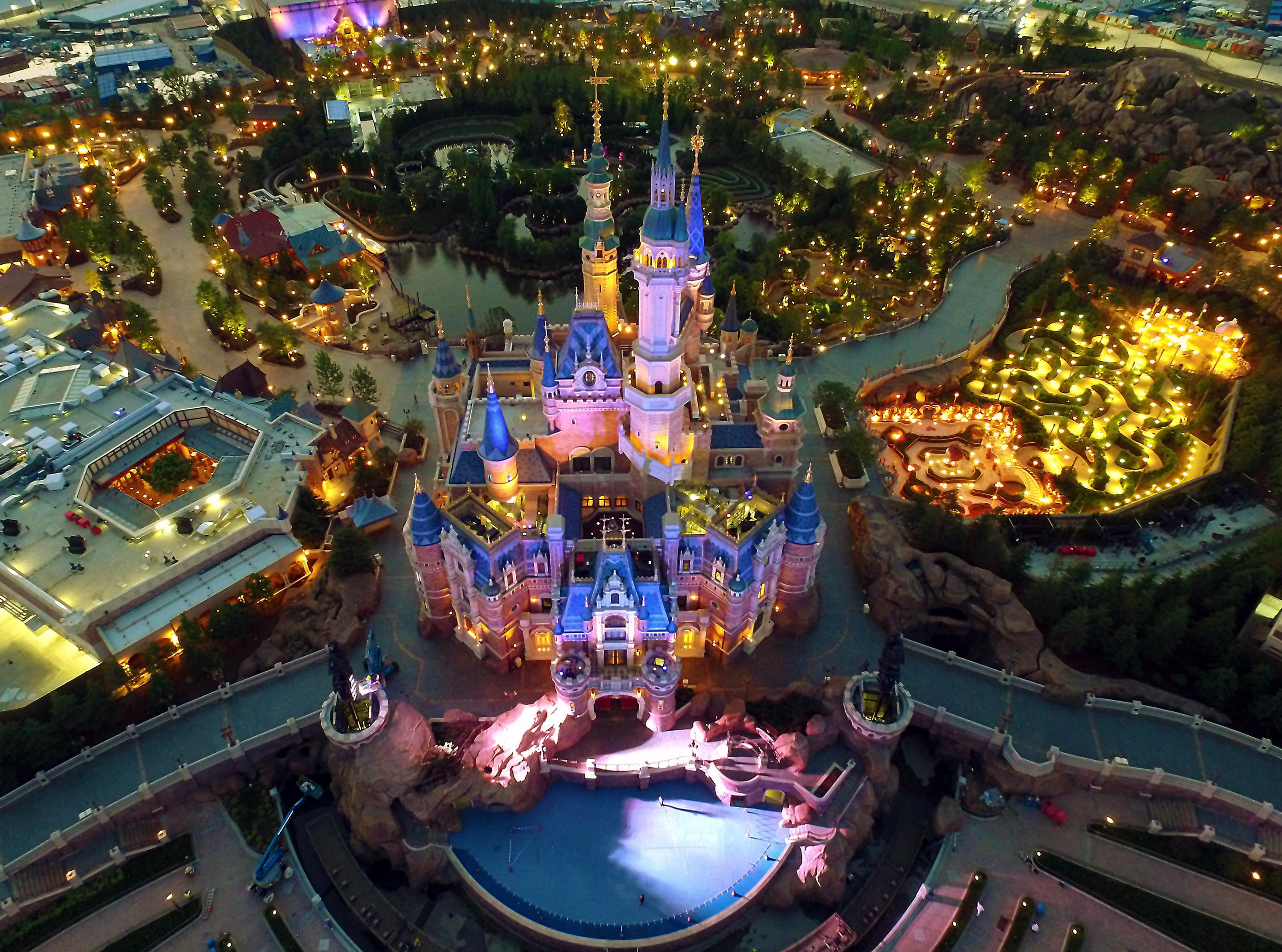 https://mdw-travel-data-us-east-1.s3.amazonaws.com/img/country/China/Shanghai-Disneyland/img_01.jpg