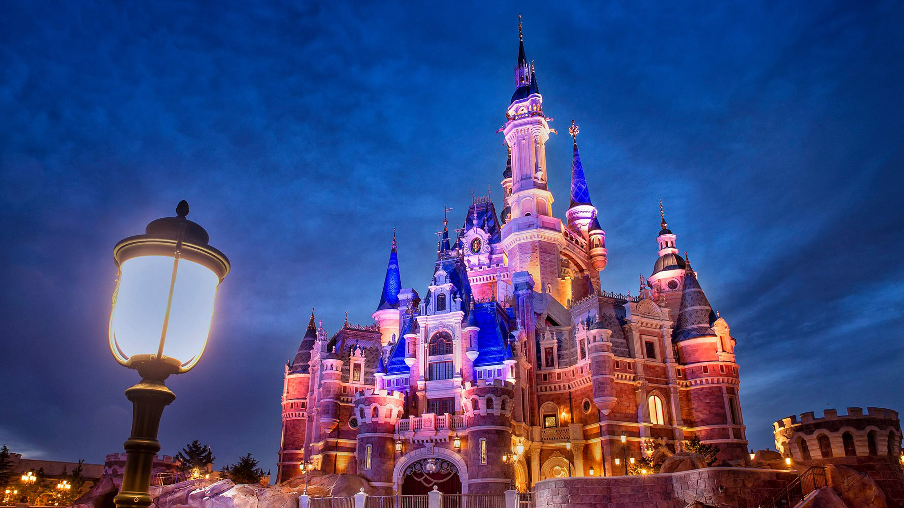 https://mdw-travel-data-us-east-1.s3.amazonaws.com/img/country/China/Shanghai-Disneyland/img_03.jpg