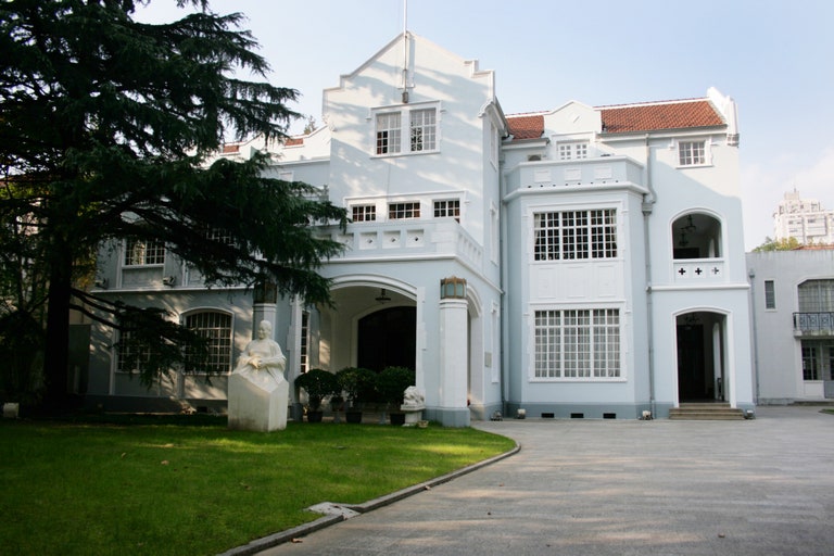 https://mdw-travel-data-us-east-1.s3.amazonaws.com/img/country/China/Shanghai-French-Concession/img_02.jpg
