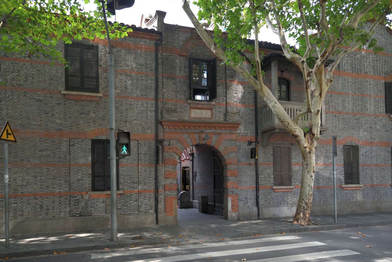 https://mdw-travel-data-us-east-1.s3.amazonaws.com/img/country/China/Shanghai-French-Concession/img_03.jpg