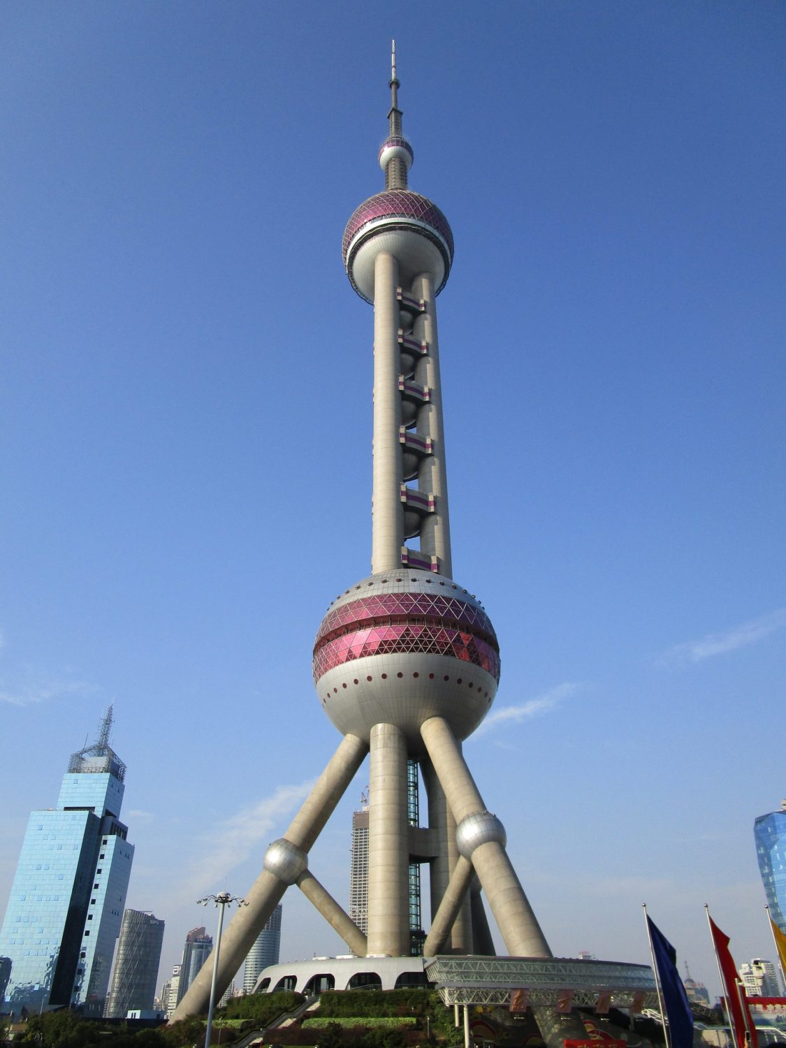 https://mdw-travel-data-us-east-1.s3.amazonaws.com/img/country/China/Shanghai-Tower/img_01.jpg