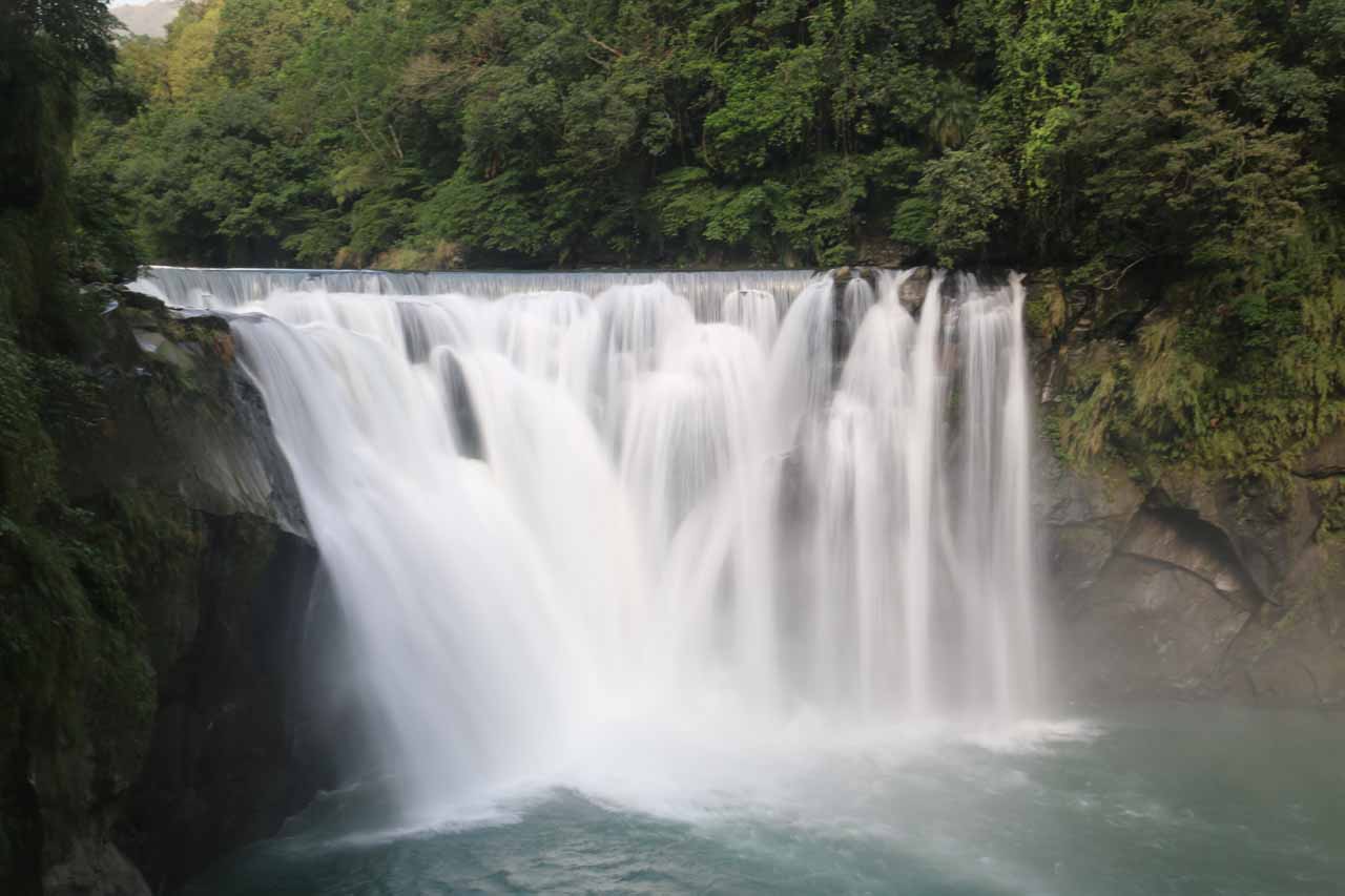 https://mdw-travel-data-us-east-1.s3.amazonaws.com/img/country/China/Shifen-Waterfall/img_02.jpg