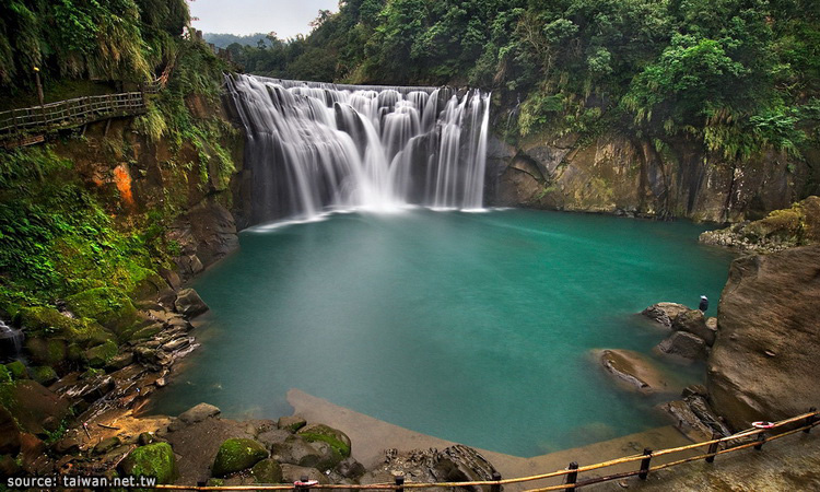 https://mdw-travel-data-us-east-1.s3.amazonaws.com/img/country/China/Shifen-Waterfall/img_04.jpg