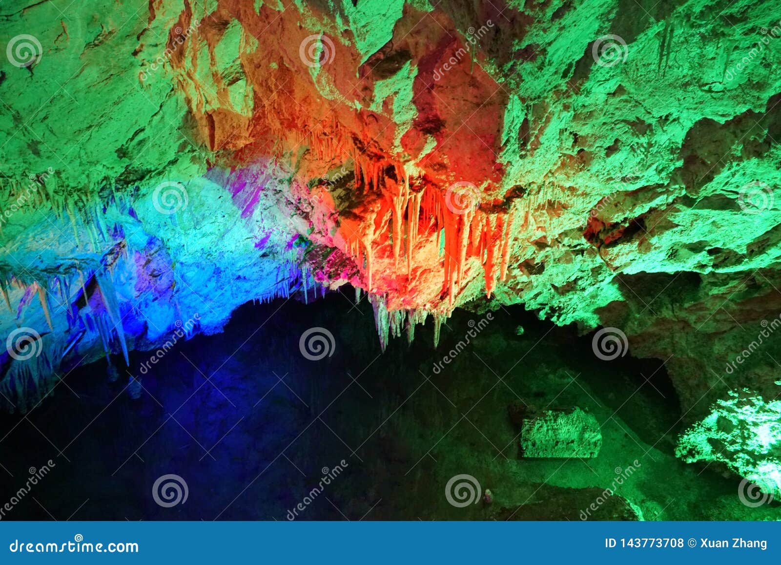 https://mdw-travel-data-us-east-1.s3.amazonaws.com/img/country/China/Shihua-Cave/img_01.jpg