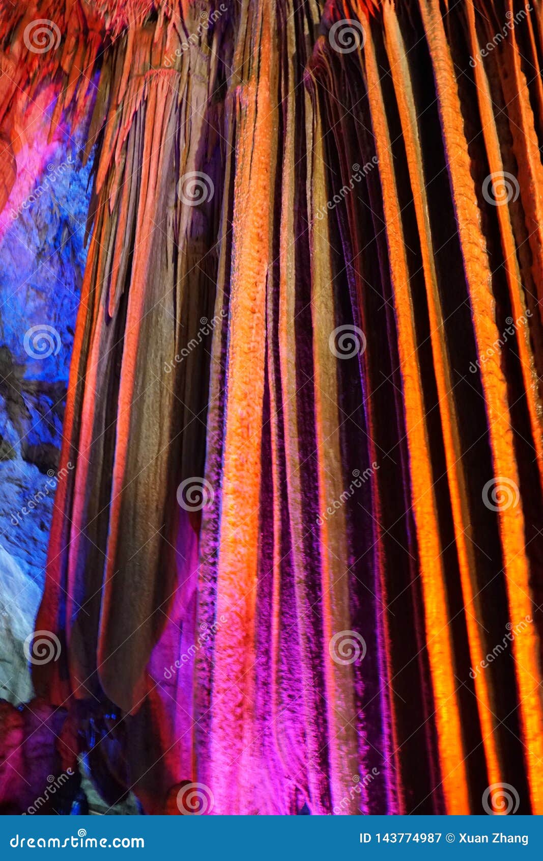 https://mdw-travel-data-us-east-1.s3.amazonaws.com/img/country/China/Shihua-Cave/img_02.jpg