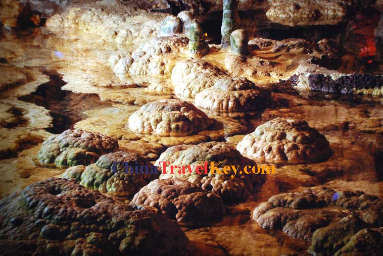 https://mdw-travel-data-us-east-1.s3.amazonaws.com/img/country/China/Shihua-Cave/img_03.jpg