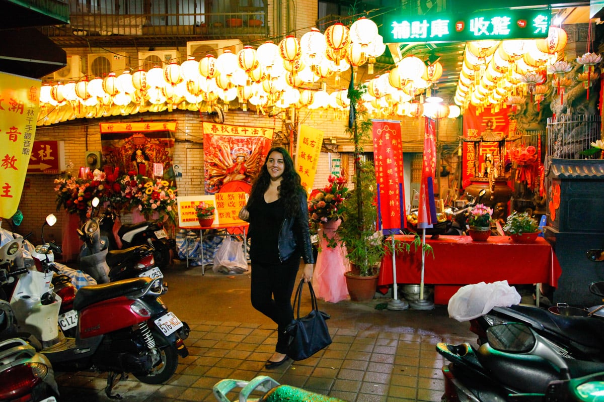 https://mdw-travel-data-us-east-1.s3.amazonaws.com/img/country/China/Shilin-Night-Market/img_02.jpg