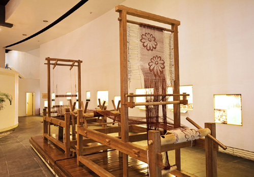 https://mdw-travel-data-us-east-1.s3.amazonaws.com/img/country/China/Silk-Museum/img_03.jpg