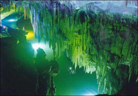 https://mdw-travel-data-us-east-1.s3.amazonaws.com/img/country/China/Snow-Jade-Cave/img_01.jpg