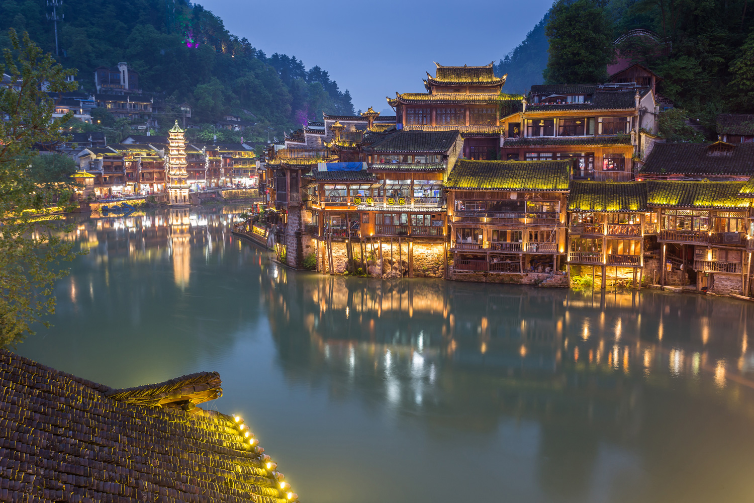 https://mdw-travel-data-us-east-1.s3.amazonaws.com/img/country/China/Songshiyan-Park/img_03.jpg