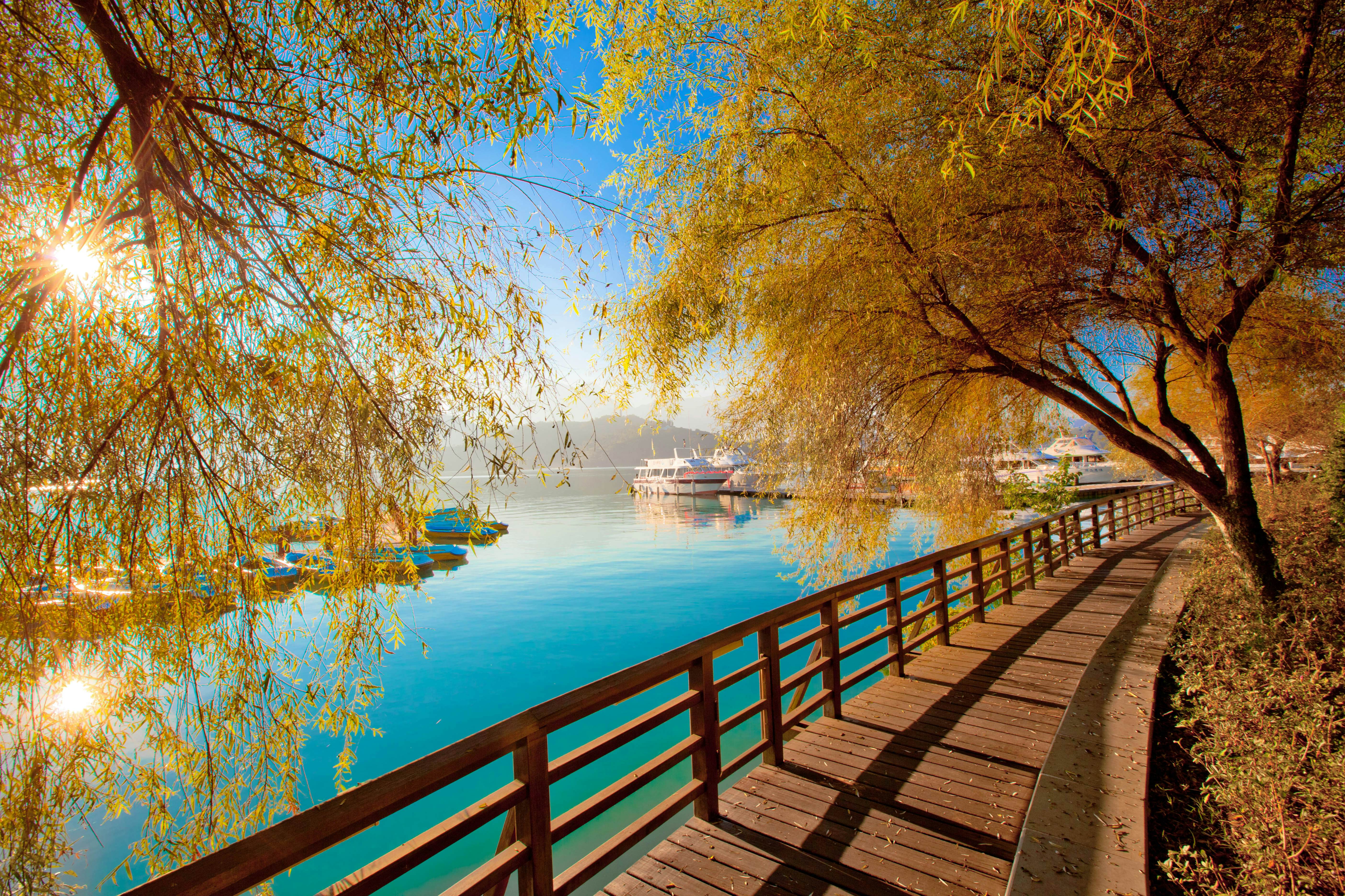 https://mdw-travel-data-us-east-1.s3.amazonaws.com/img/country/China/Sun-Moon-Lake/img_01.jpg
