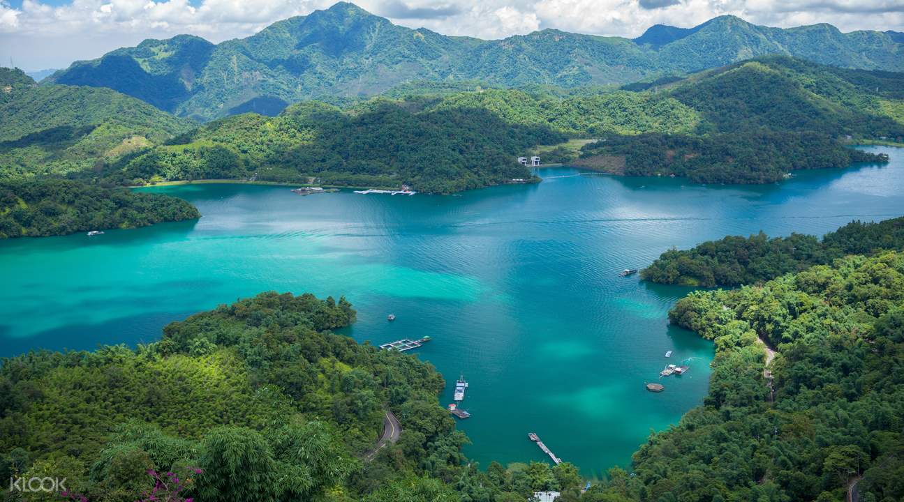 https://mdw-travel-data-us-east-1.s3.amazonaws.com/img/country/China/Sun-Moon-Lake/img_03.jpg
