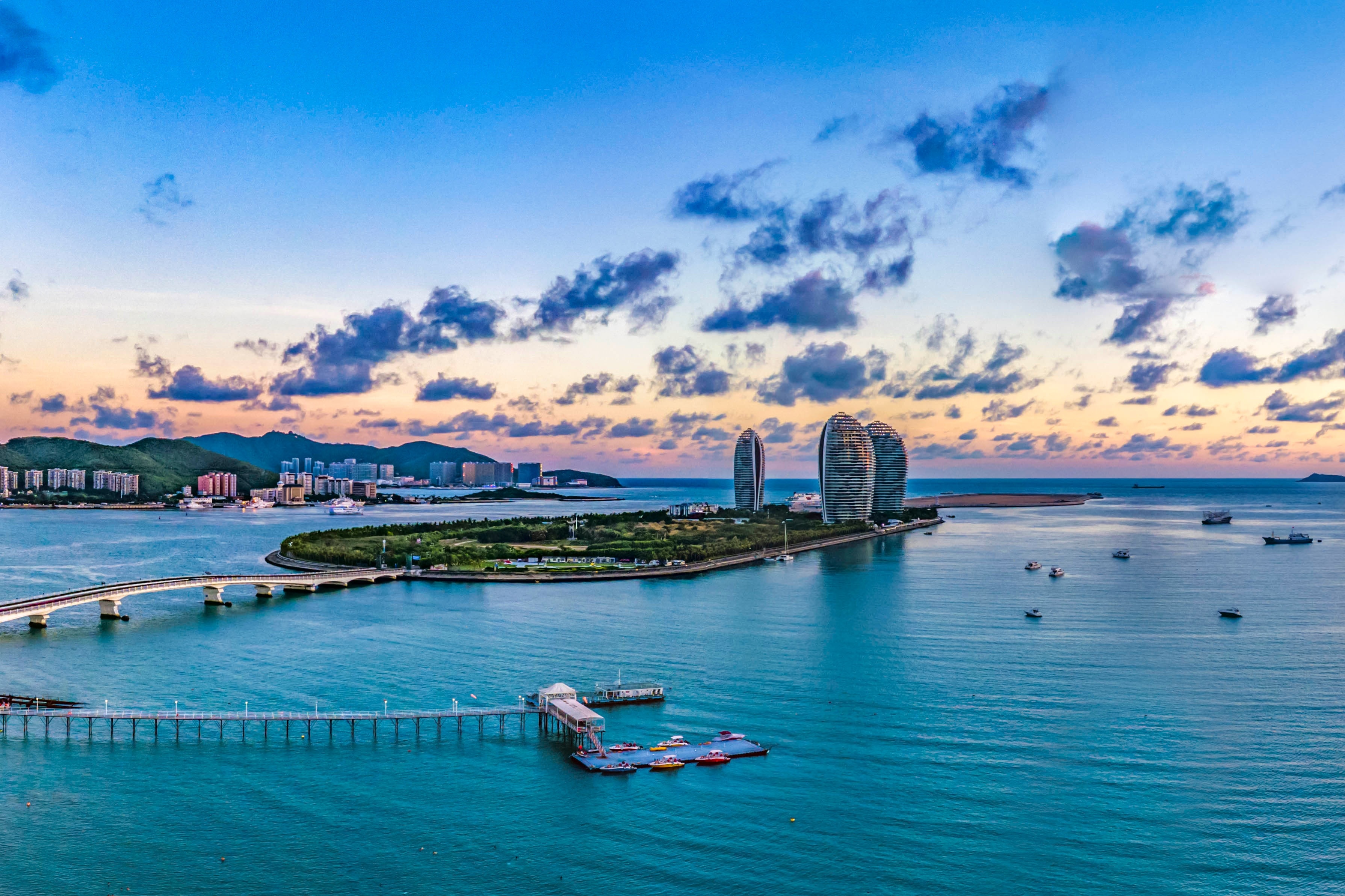https://mdw-travel-data-us-east-1.s3.amazonaws.com/img/country/China/Sunshine-Beach/img_02.jpg