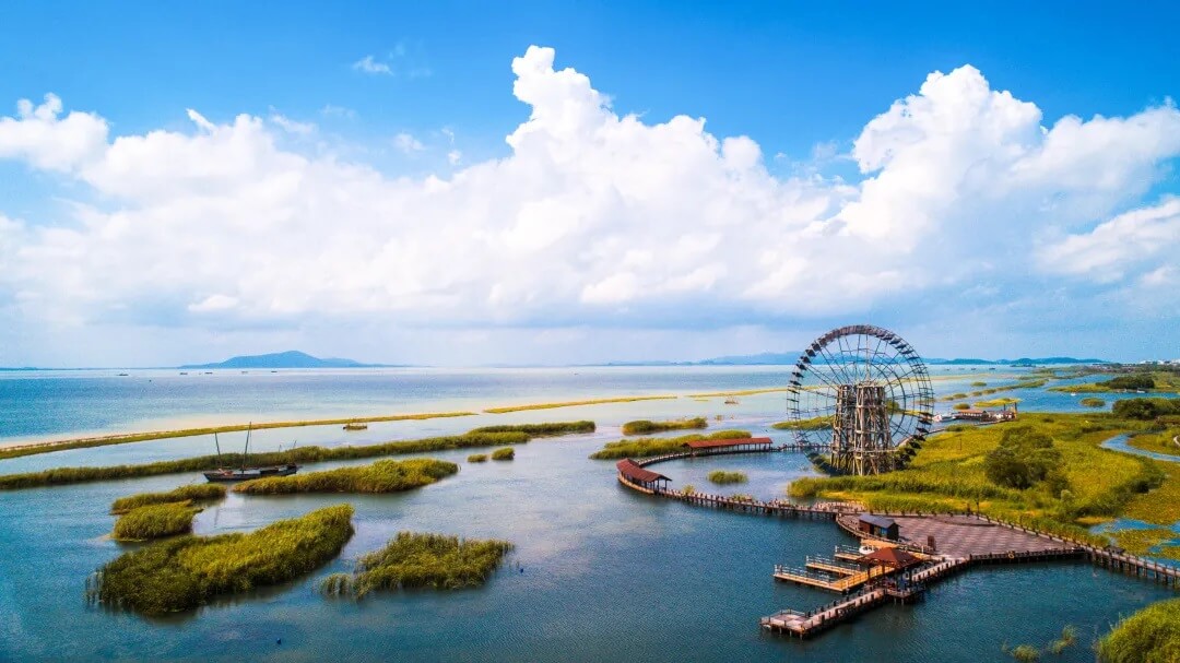 https://mdw-travel-data-us-east-1.s3.amazonaws.com/img/country/China/Suzhou-Taihu-Lake-National-Wetland-Park/img_00.jpg