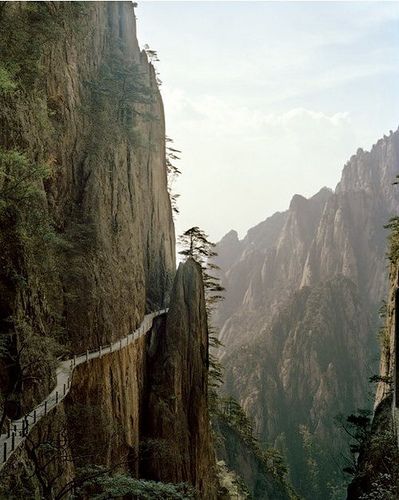 https://mdw-travel-data-us-east-1.s3.amazonaws.com/img/country/China/Sword-Cut-Cliff/img_03.jpg