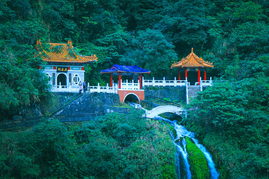 https://mdw-travel-data-us-east-1.s3.amazonaws.com/img/country/China/Taroko-National-Park/img_02.jpg