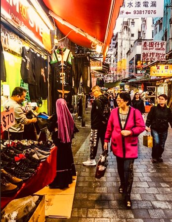 https://mdw-travel-data-us-east-1.s3.amazonaws.com/img/country/China/Temple-Street-Night-Market/img_01.jpg