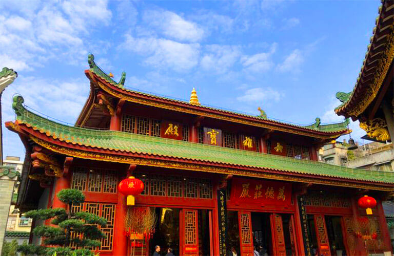 https://mdw-travel-data-us-east-1.s3.amazonaws.com/img/country/China/Temple-of-the-Six-Banyan-Trees/img_02.jpg