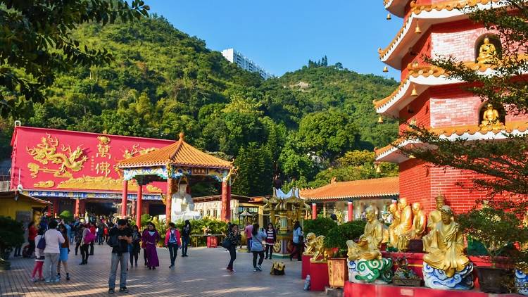 https://mdw-travel-data-us-east-1.s3.amazonaws.com/img/country/China/Ten-Thousand-Buddhas-Monastery/img_01.jpg